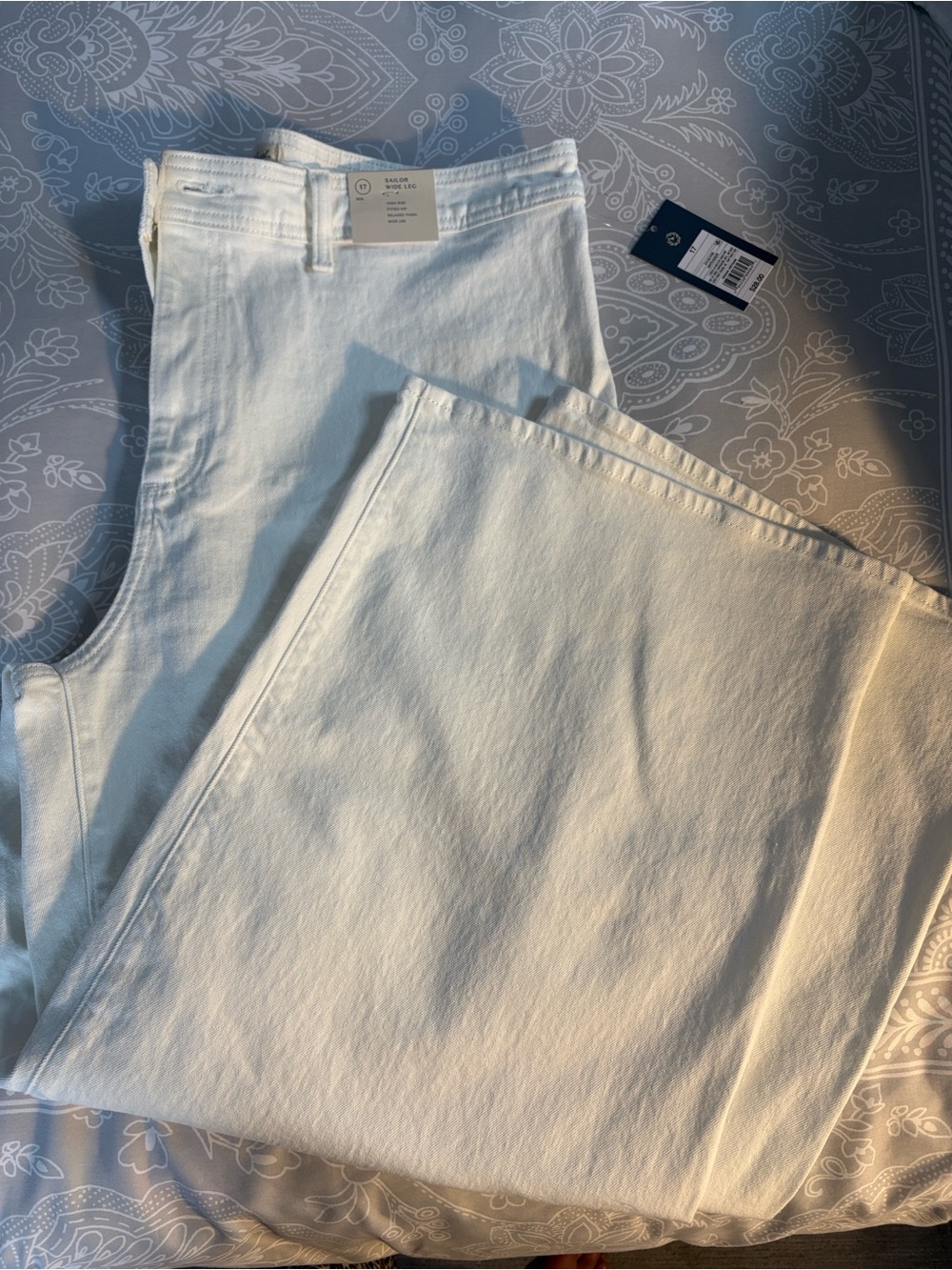 Universal Thread Cream Wide-Leg Jeans